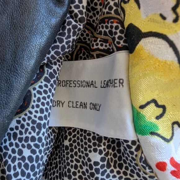 Avanti patchwork leather jacket features a unique design combining black genuine - Picture 9 of 9